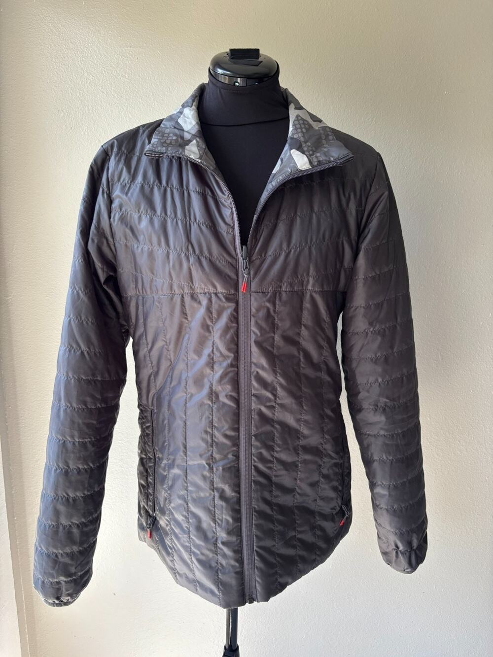 Killik Alpine Reversible Puffer Jacket Black Gray Veil Camo Women's Medium